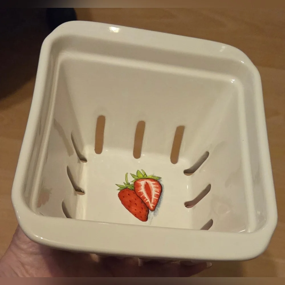Rae Dunn Ceramic Organic Fruit Basket 7.5x6x4